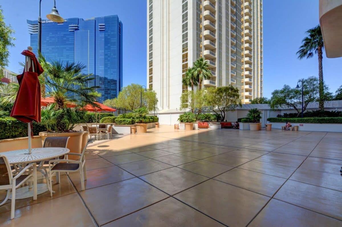 Mgm Signature-33-711 F1 Track & Strip View Balcony 라스베이거스 외부 사진